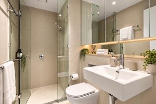 Sub Penthouse in Docklands with Breathtaking Views - Pool, Gym & Parking - Melbourne - 1