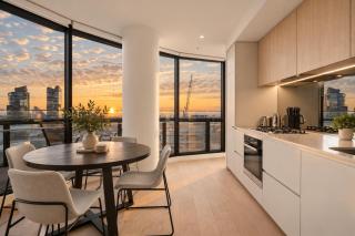 Sub Penthouse in Docklands with Breathtaking Views - Pool, Gym & Parking - Melbourne - 3