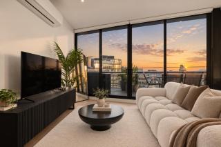 Sub Penthouse in Docklands with Breathtaking Views - Pool, Gym & Parking - Melbourne - 9