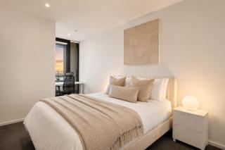 Sub Penthouse in Docklands with Breathtaking Views - Pool, Gym & Parking - Melbourne - 6