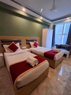 Hotel Cozzy Inn - 3