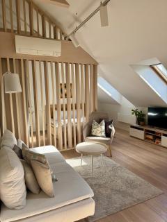 Old Town Apartment with FREE Parking - 4
