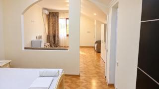 Vard & Garden Hotel - 8
