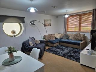 2 bed GF Docklands Apartment - Free Parking for 1 car - 9