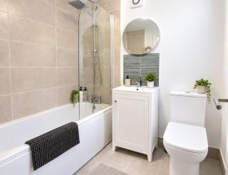 2 Bedroom House with Garden and Free Parking -10 min to London Bridge and near Lewisham Hospital - 8
