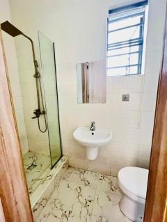 Luxurious 4 Bedroom House Lekki - 5