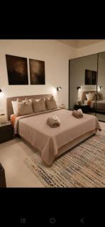 Modern Designer Apartment with Maltese Balcony & Private Yard - 2
