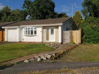 Gorgeous Bungalow near beaches and Poole Harbour - 0
