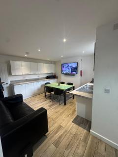 Derby Central Suites & Rooms - 7