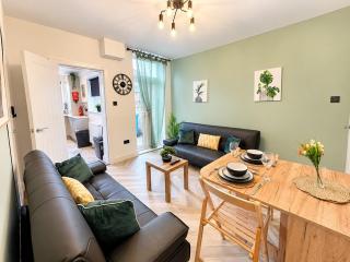 LUX LIVIN' - 5 Bed Home in Runcorn Perfect Corporate Stays - 0