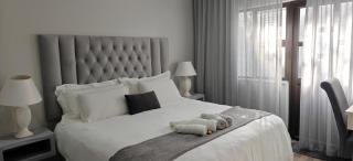 Lagoon Luxury Suites - 9