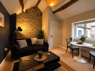 The Vault - Boutique Cosy Peak District Retreat - 9