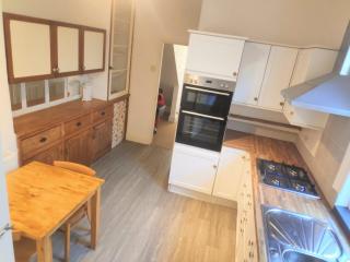 Light and Stylish Apartment Close to Bristol City Centre - 3