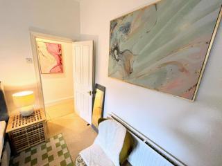 Light and Stylish Apartment Close to Bristol City Centre - 9