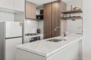 Luxe 1BR Island Getaway in Broadbeach - 2