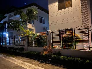 Luxury Family & Group Haven in Prime Bacolod City - 1