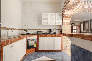 Luxury 5 Bedroom Old Town House - 3