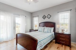 Lakefront Home Sleeps 8 Spacious Deck Pool Access - 5