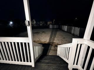 One-Bedroom Apartment with Private Kitchen and Free Parking - 1