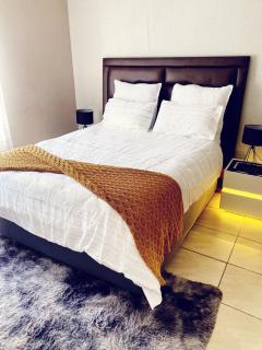 Luxury Boutique Apartment Near Wonderboom Airport & Mall - 5