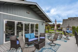 Dock & Views! Waterfront Lake Tapps Retreat - 8