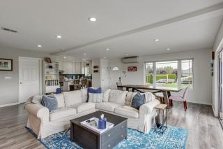 Dock & Views! Waterfront Lake Tapps Retreat - 6