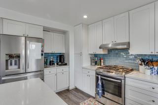Dock & Views! Waterfront Lake Tapps Retreat - 3