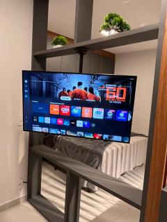 Studio 78 Luxo e conforto com Cama Queen Ar Cond Smart TV e Sofá Cama - 9