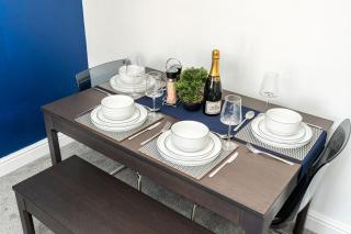 NEW Cozy 2 Bedroom Apt, Free Parking & Fast Wi-Fi - 3