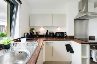 Stylish Canal views Sleeps 8 - City Leeds Location - 5