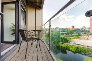 Stylish Canal views Sleeps 8 - City Leeds Location - 8