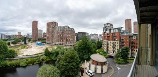 Stylish Canal views Sleeps 8 - City Leeds Location - 1