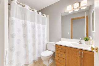 Spacious 4BR Family Home Sleeps 10 with AC Banff Gateway - 3