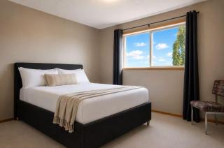 Spacious 4BR Family Home Sleeps 10 with AC Banff Gateway - 5