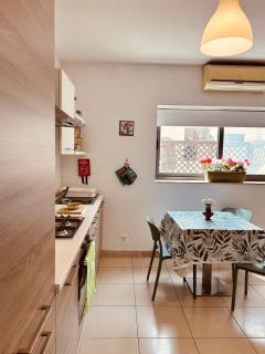 Bright Seaside Maisonette with Private Terrace - 7