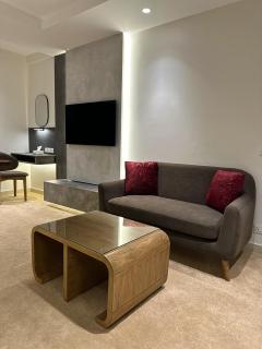 Nomora Hotel-Style Luxury Studio with Panoramic Views - 7