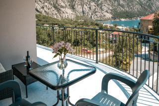 Hill House Orahovac - 9