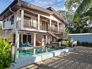 AJ Suites - Modern Beach Apartments with Pool and Full Kitchen - 8
