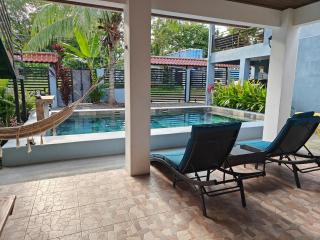 AJ Suites - Modern Beach Apartments with Pool and Full Kitchen - 4