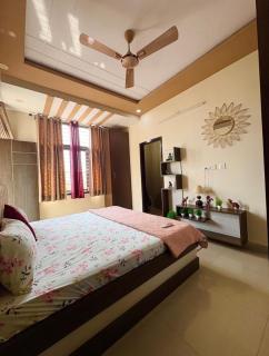 Entire 3 Bhk main of the city - 8