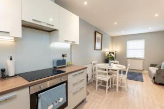 2BR Apartment Central Parking Train Station - 6