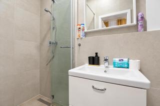 AG City Center Studio for Two with Self Check In - 5