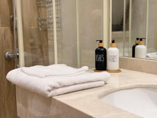 Luxury 2BR with Pool Garden Views New Cairo - 3