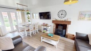 Sea Urchins, The Bay, 2 bedrooms with ensuites, balcony with sea view, parking, 2 dogs welcome - 5