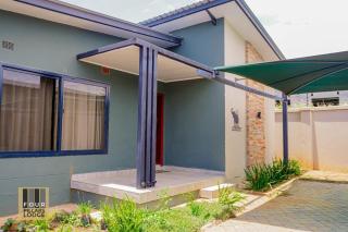 Four Pillars Lodge Chilanga - 0