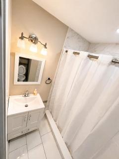 Niagara Riverside Villa Sleeps 8 Scenic Retreat - 1
