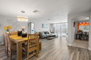 3BR Screened Heated Saltwater Pool & BBQ - 0
