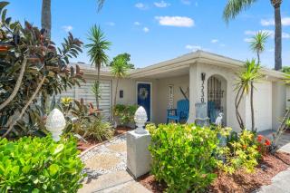 3BR Screened Heated Saltwater Pool & BBQ - 2