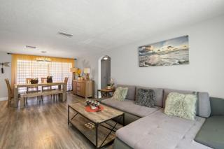 3BR Screened Heated Saltwater Pool & BBQ - 1