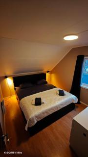 Parkvegen Residence - Spacious Arctic Home in Båtsfjord - 5